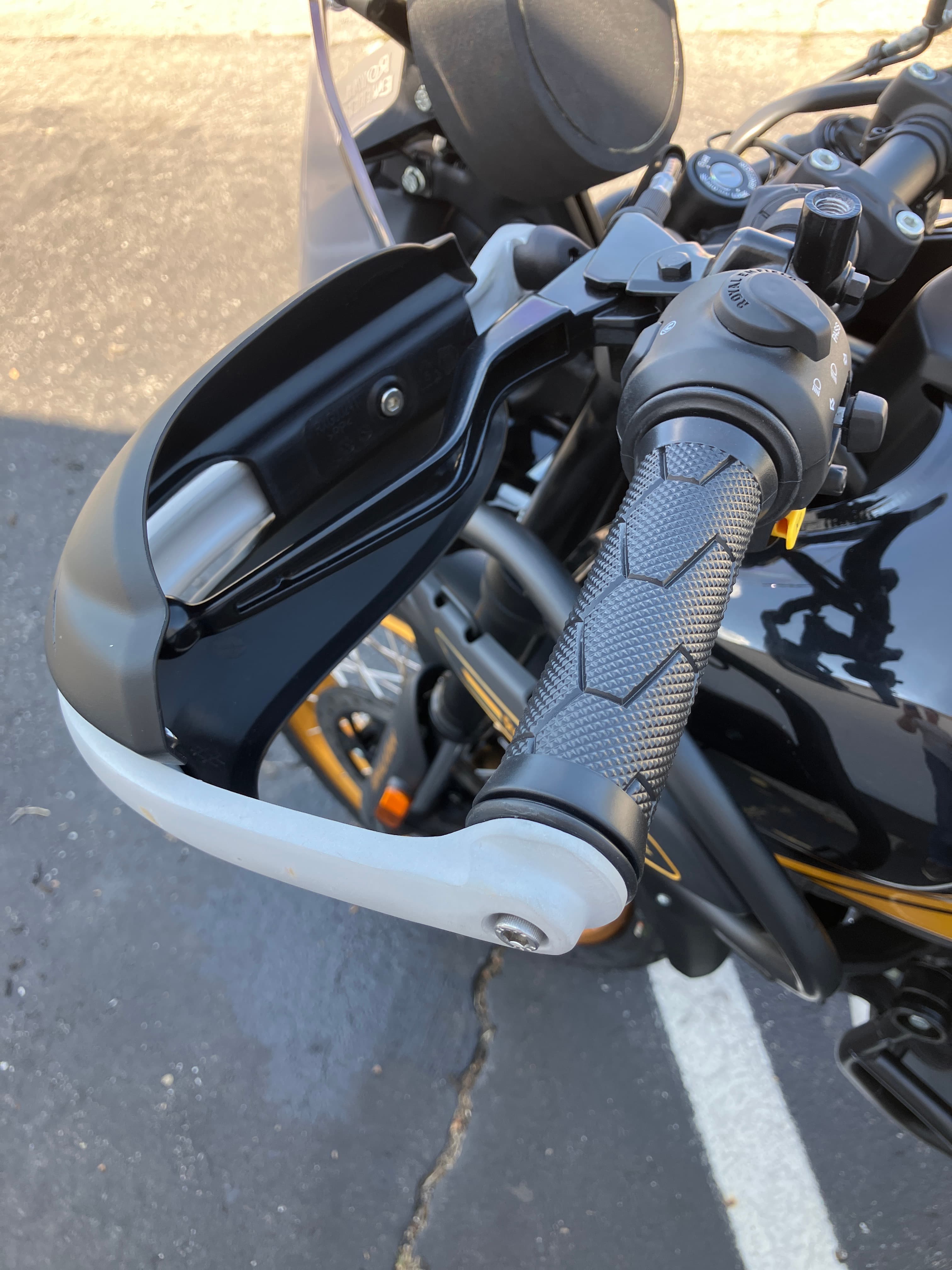 2026 Royal Enfield Himalayan 450 Tubeless Hanle Black — detail shot